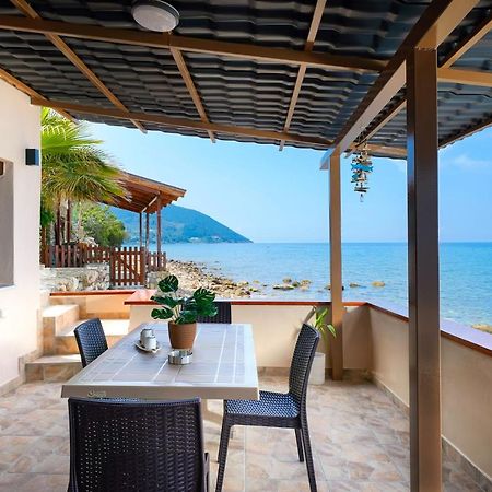 Вилла To Kyma - Seafront House Скала-Каллирахис Экстерьер фото