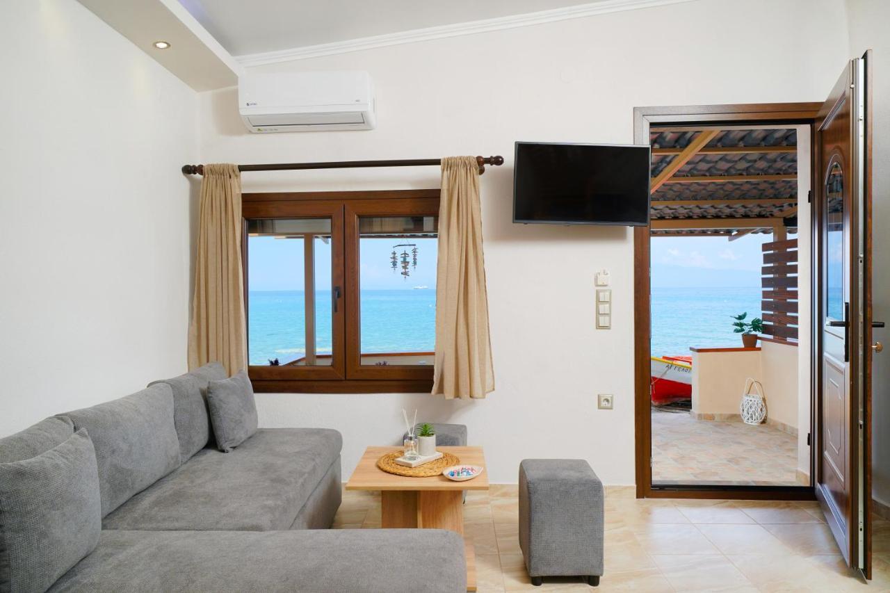 Вилла To Kyma - Seafront House Скала-Каллирахис Экстерьер фото