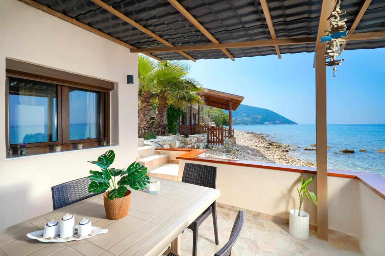 Вилла To Kyma - Seafront House Скала-Каллирахис Экстерьер фото